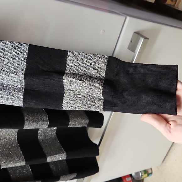 NWT Lane Bryant Black and Shimmery Silver Colorblock Sweater - Size 26 / 28 - Picture 10 of 11